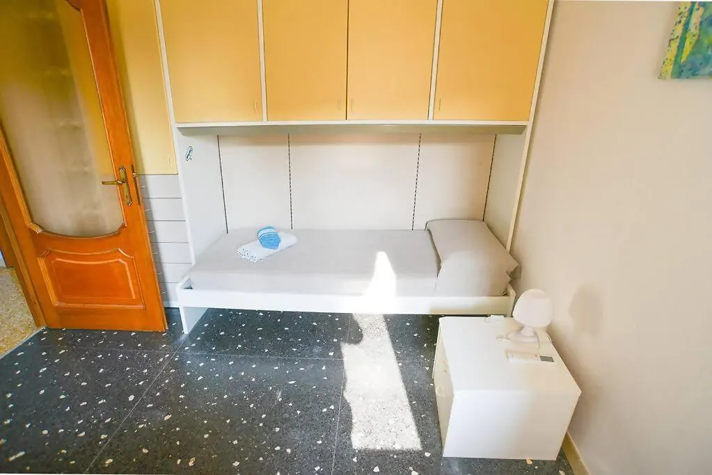 Larte Al Mare Vicino Spiaggia Con Ac E Wifi Apartment Savona Italy
